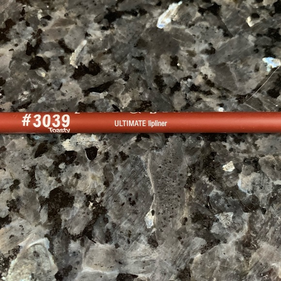 Lord & Berry Ultimate Lip Liner - Picture 4 of 5